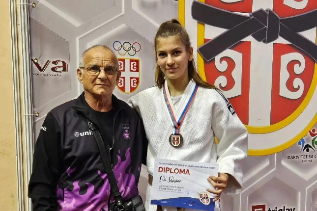 Sara Štajnfeld osvojila prvu kadetsku medalju za Mija&Zorka